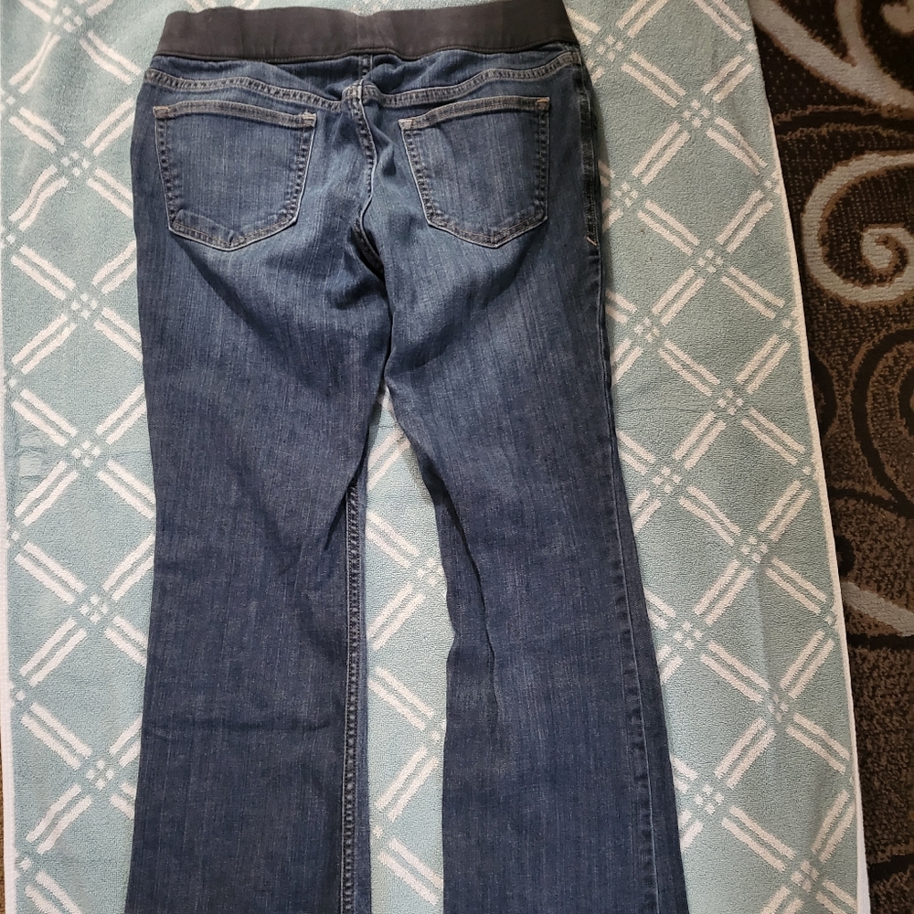 Maternity Old Navy, Low rise waist and band, bootcut, elastic, blue jeans size 8